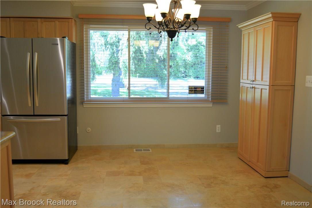 3371 West Maple Road Bloomfield Hills, MI 48301 - Photo 5 of 24 Kitchen Dining.JPG