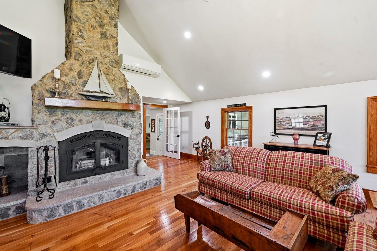 295 Wadleigh Falls Road Lee, NH 03861 - Photo 11 of 60