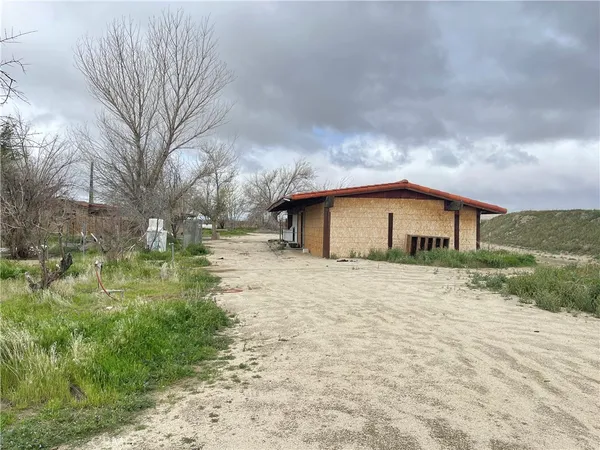$400,000 | 15981 Gaskell Road, Rosamond, CA 93560