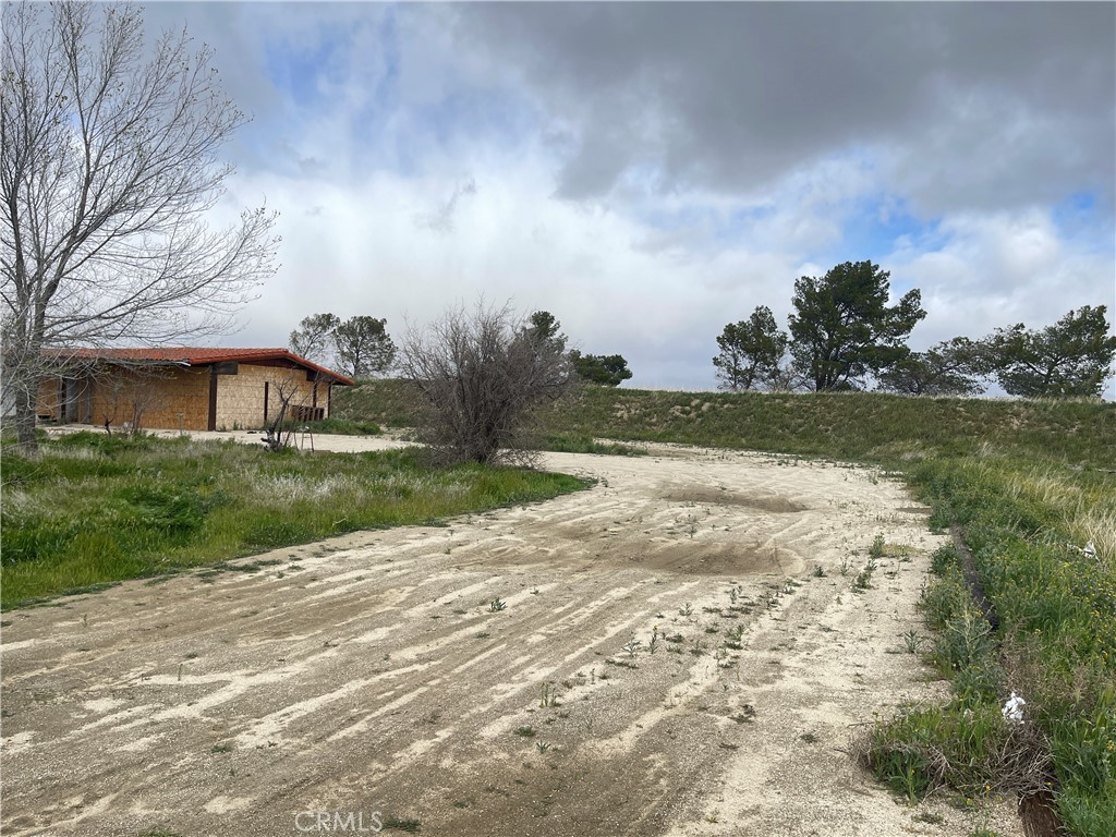 15981 Gaskell Road Rosamond, CA 93560 - Photo 11 of 16