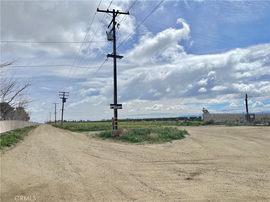 15981 Gaskell Road Rosamond, CA 93560 - Photo 12 of 16