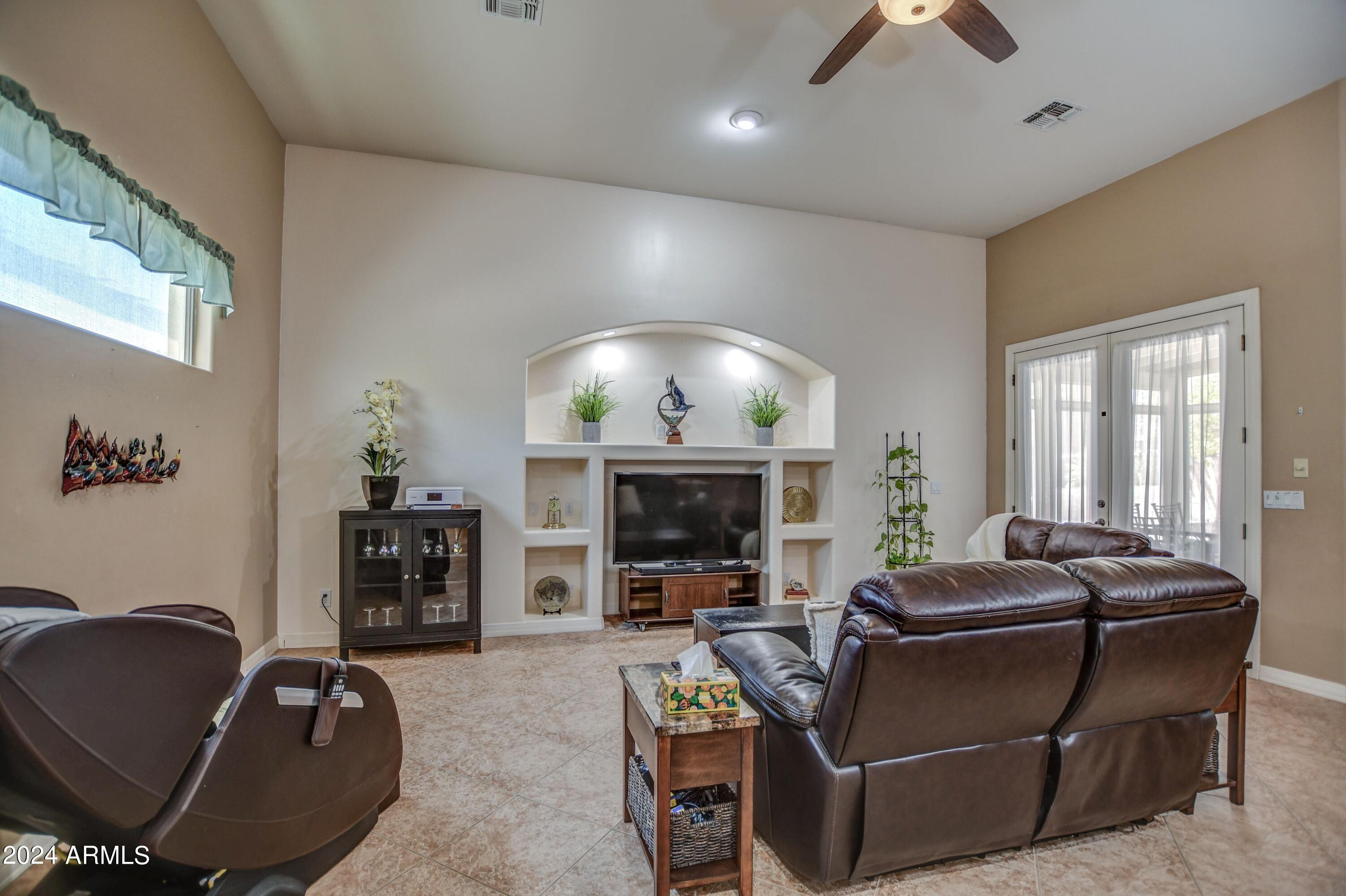 907 West Restin Road Phoenix, AZ 85086 - Photo 13 of 55 Family Room 2