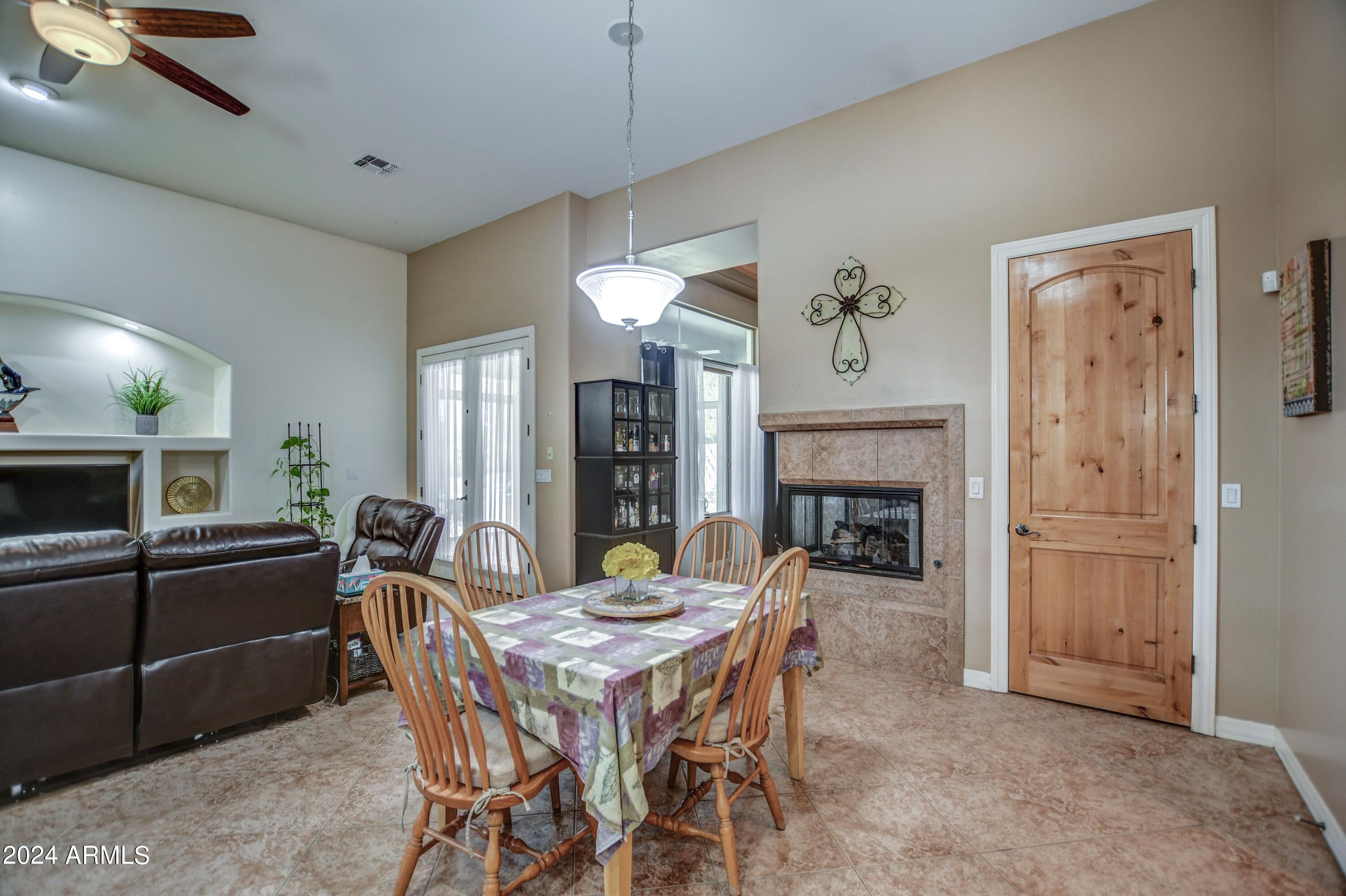 907 West Restin Road Phoenix, AZ 85086 - Photo 18 of 55 Dining 4