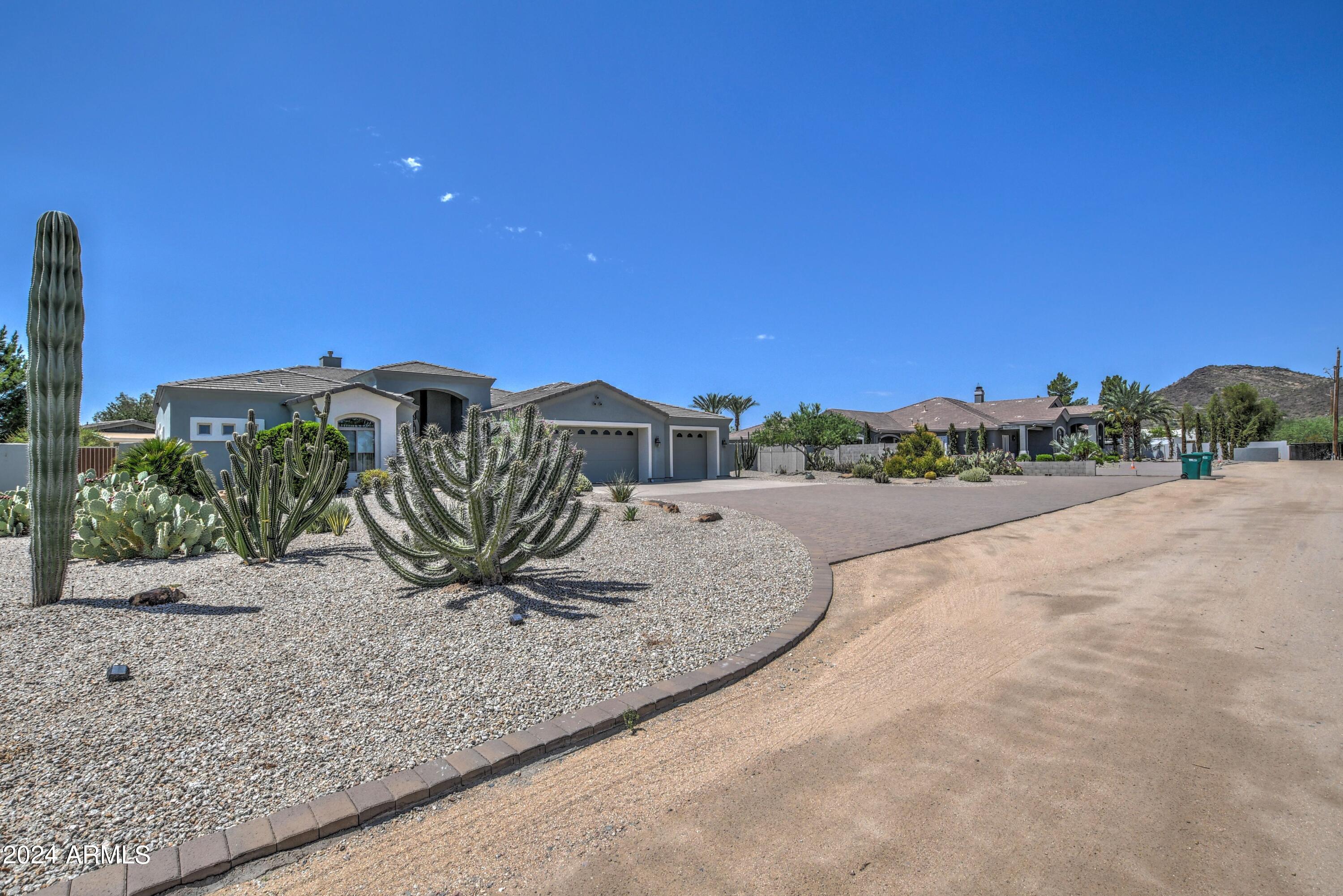 907 West Restin Road Phoenix, AZ 85086 - Photo 3 of 55 Entrance with Private Street