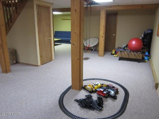 116 Rocky Road Lackawaxen, PA 18435 - Photo 18 of 21 16 LL family room (640x480)