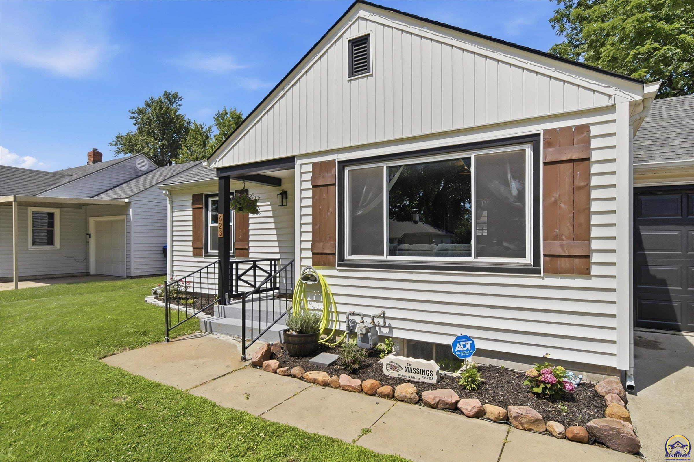 623 Southwest High Avenue Topeka, KS 66606 - Photo 2 of 30
