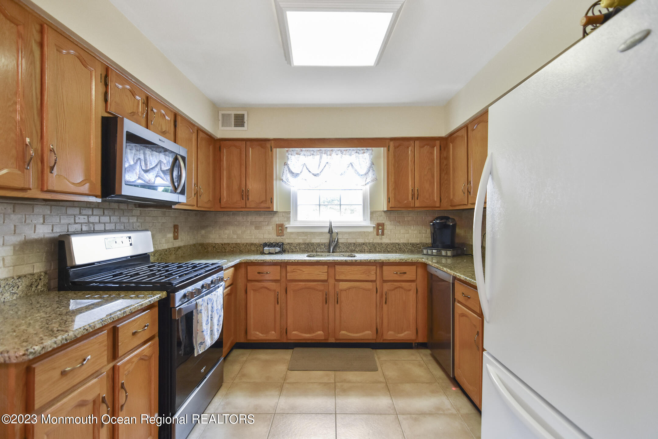 12 Rita Drive Howell, NJ 07731 - Photo 12 of 31 DSC_0380