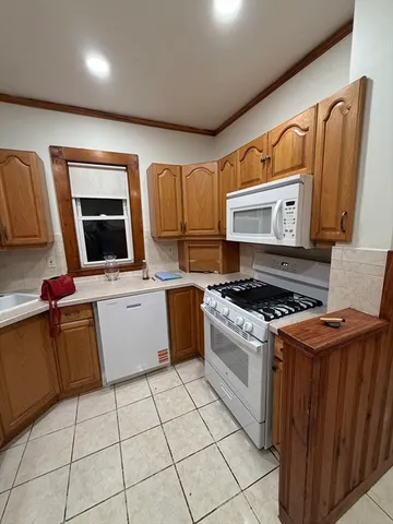 $3,600 | 105 Lewis Street, Unit 1, Lynn, MA 01902