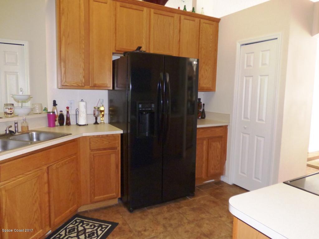 841 Garvey Road Palm Bay, FL 32908 - Photo 12 of 27 42" Cabinets w/ Crown Molding