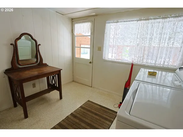 $395,000 | 93514 Upper Loop Lane, Coos Bay, OR 97420