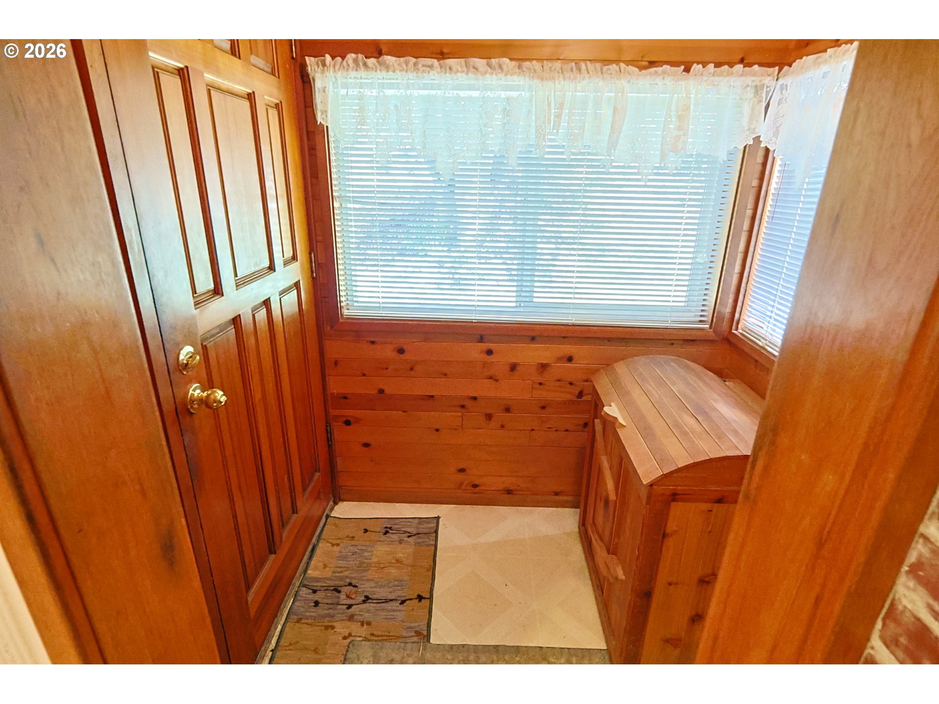 93514 Upper Loop Lane Coos Bay, OR 97420 - Photo 7 of 39 Entrance/Foyer