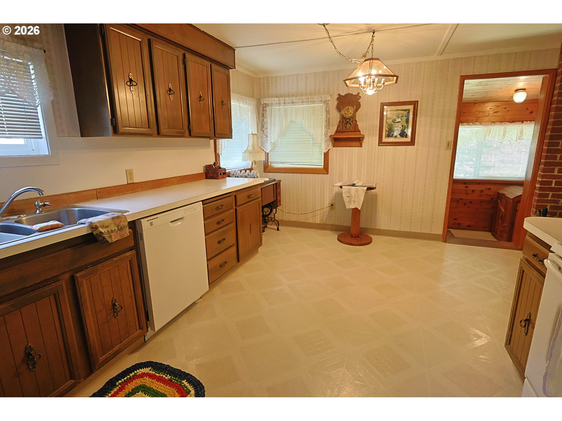 93514 Upper Loop Lane Coos Bay, OR 97420 - Photo 9 of 39 Kitchen/Dining Room