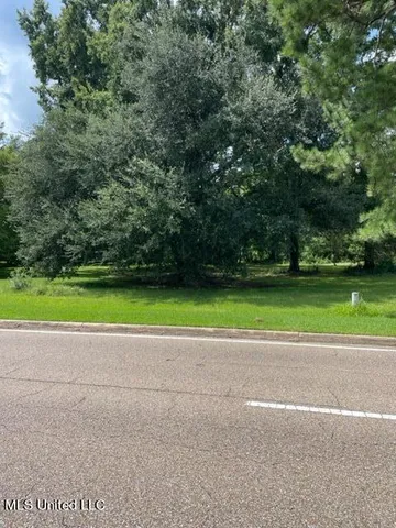 $900,000 | 1133 Highway 51, Madison, MS 39110