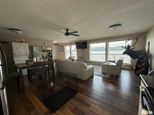 $100,000 | 1483 North County Road 1500, Roseville, IL 61473