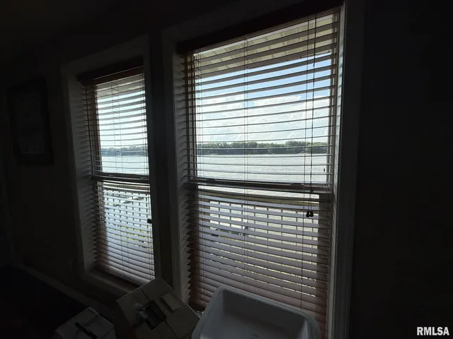 $100,000 | 1483 North County Road 1500, Roseville, IL 61473