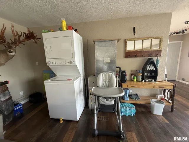 $100,000 | 1483 North County Road 1500, Roseville, IL 61473