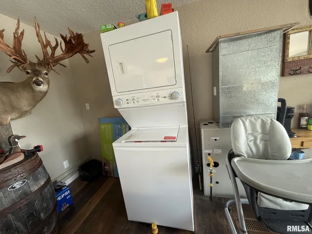 $100,000 | 1483 North County Road 1500, Roseville, IL 61473