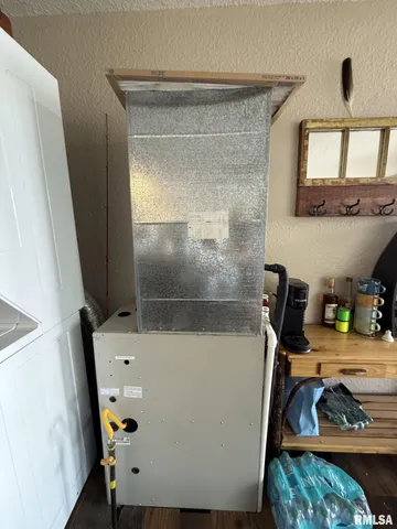 $100,000 | 1483 North County Road 1500, Roseville, IL 61473