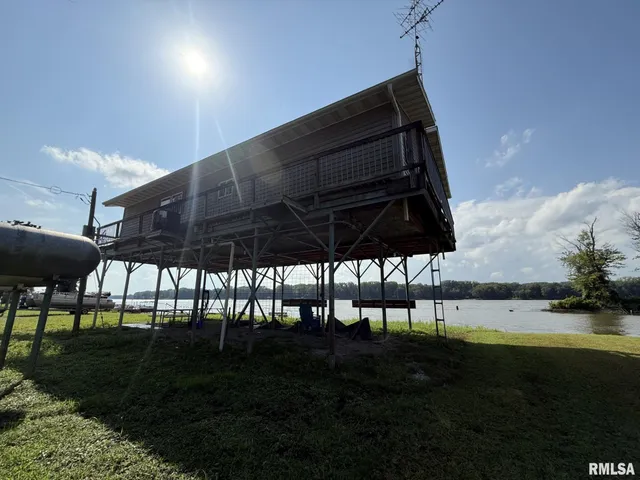 $100,000 | 1483 North County Road 1500, Roseville, IL 61473