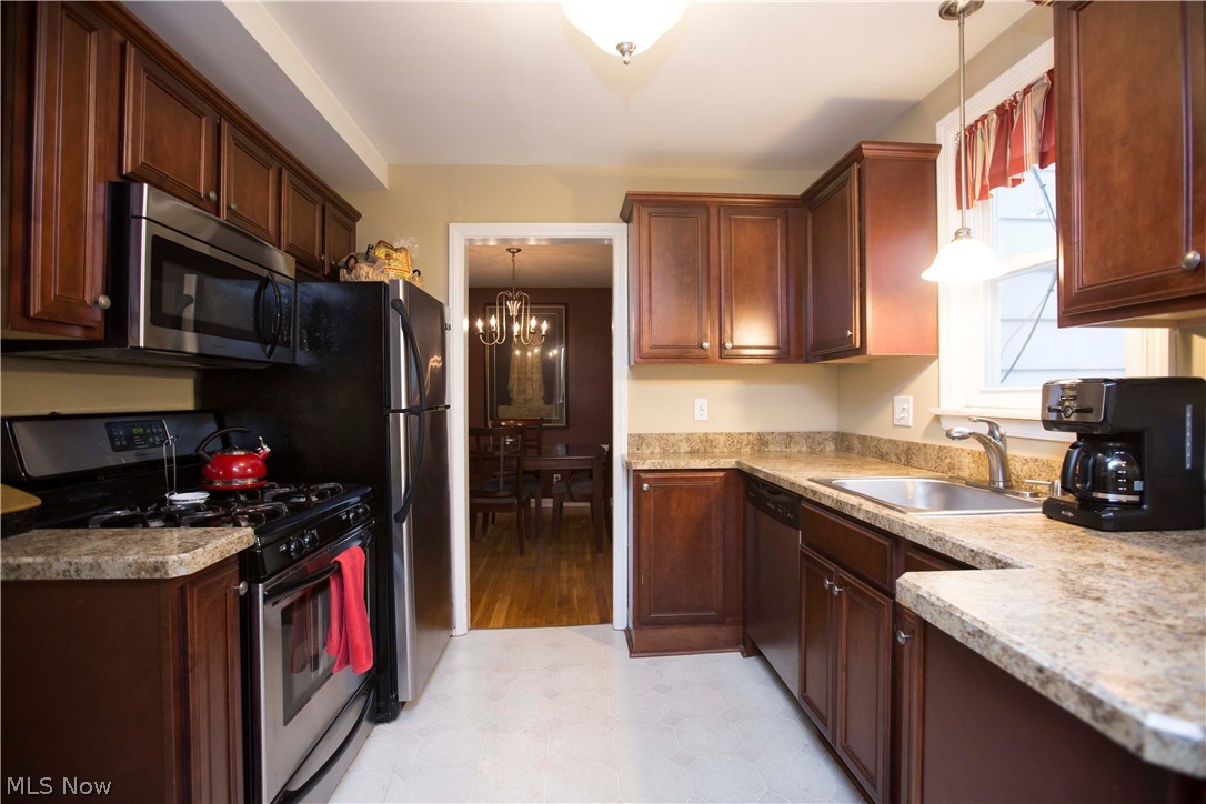 4306 Silsby Road University Heights, OH 44118 - Photo 9 of 23