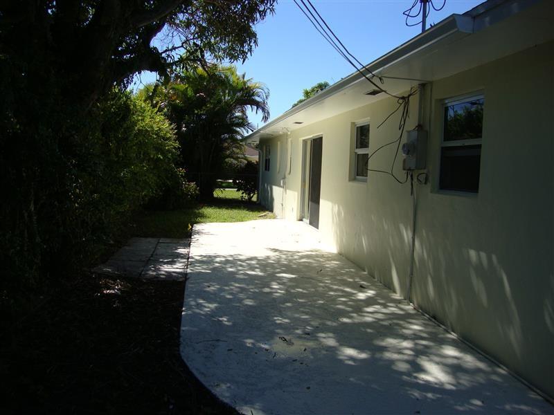 3100 Surf Way Riviera Beach, FL 33404 - Photo 12 of 23 DSC05026