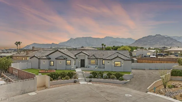 $1,540,000 | 5865 Egan Crest Drive, Las Vegas, NV 89149