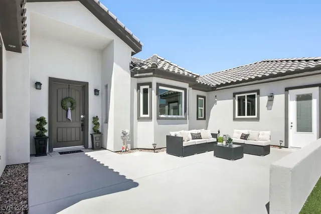 $1,540,000 | 5865 Egan Crest Drive, Las Vegas, NV 89149