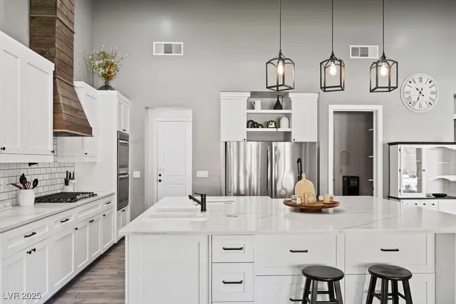 $1,540,000 | 5865 Egan Crest Drive, Las Vegas, NV 89149