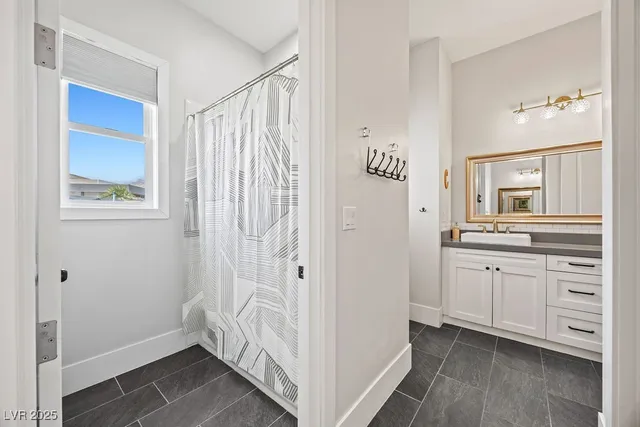 $1,540,000 | 5865 Egan Crest Drive, Las Vegas, NV 89149