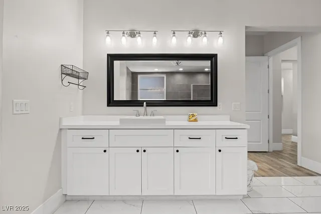 $1,540,000 | 5865 Egan Crest Drive, Las Vegas, NV 89149