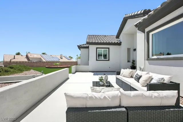 $1,540,000 | 5865 Egan Crest Drive, Las Vegas, NV 89149