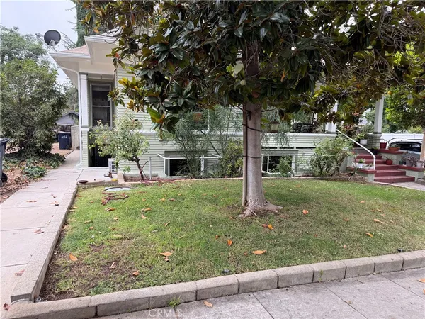 $1,749 | 102 1/2 South Buena Vista Street, Redlands, CA 92373