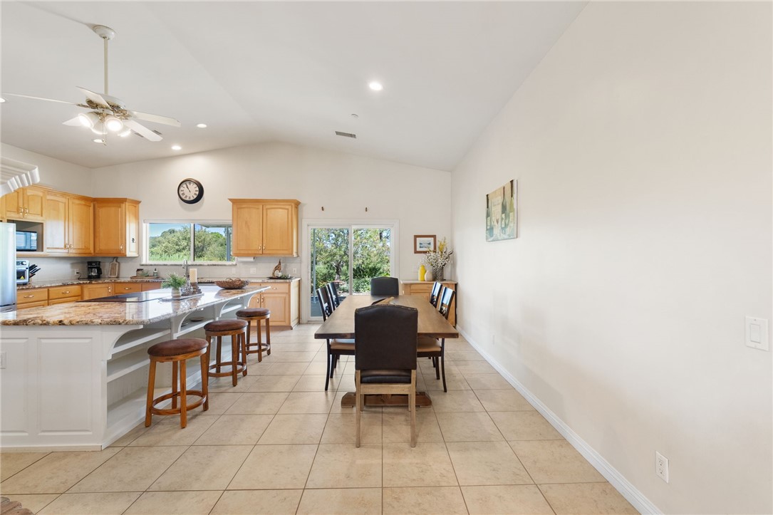 2713 East Mission Road Fallbrook, CA 92028 - Photo 10 of 36