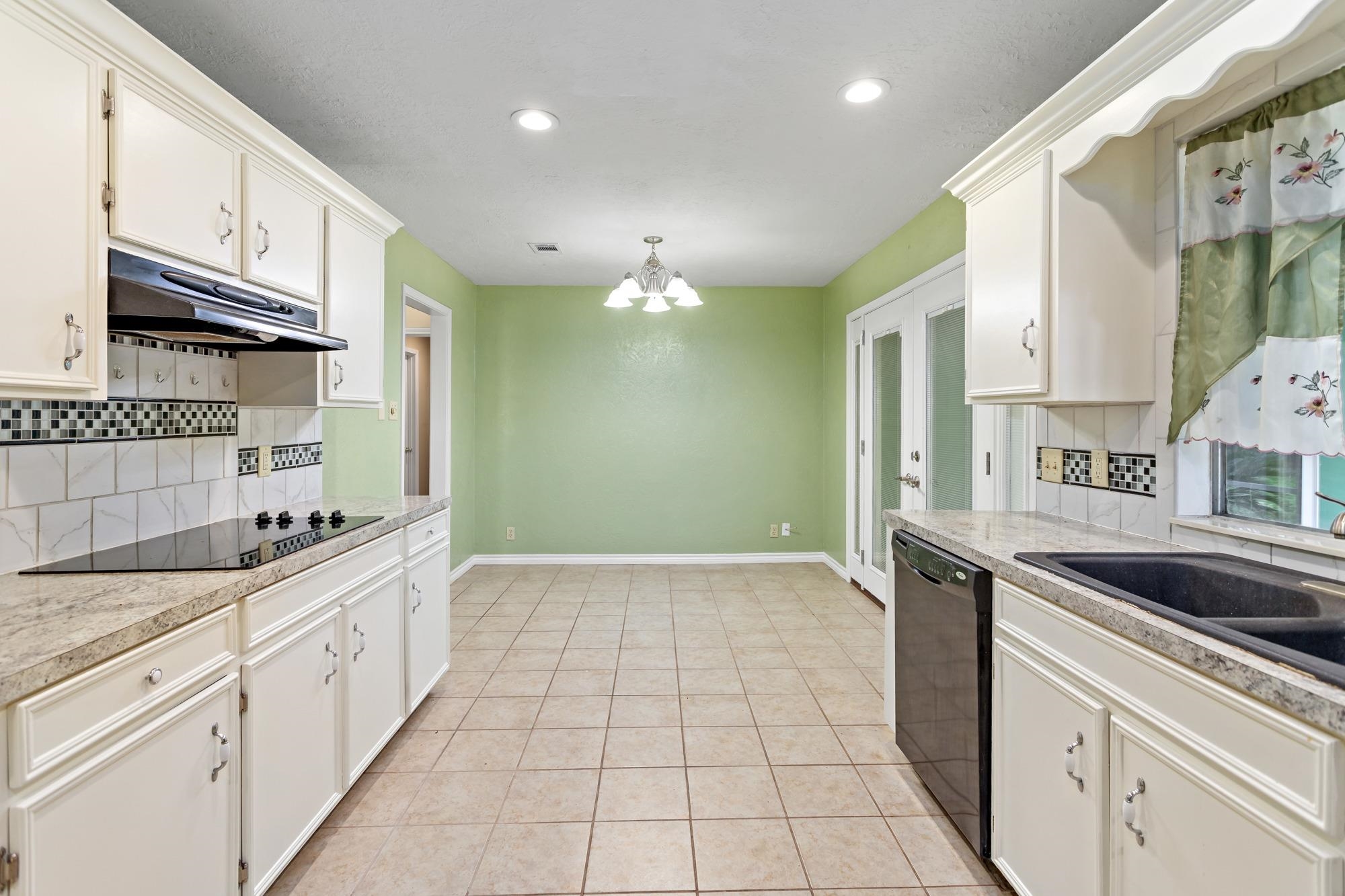 6250 Chisholm Trail Beaumont, TX 77708 - Photo 11 of 26