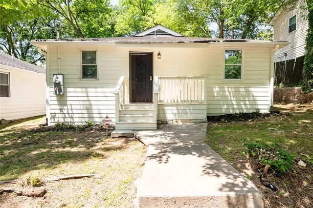 $1,200 | 452 Paines Avenue Northwest, Atlanta, GA 30318