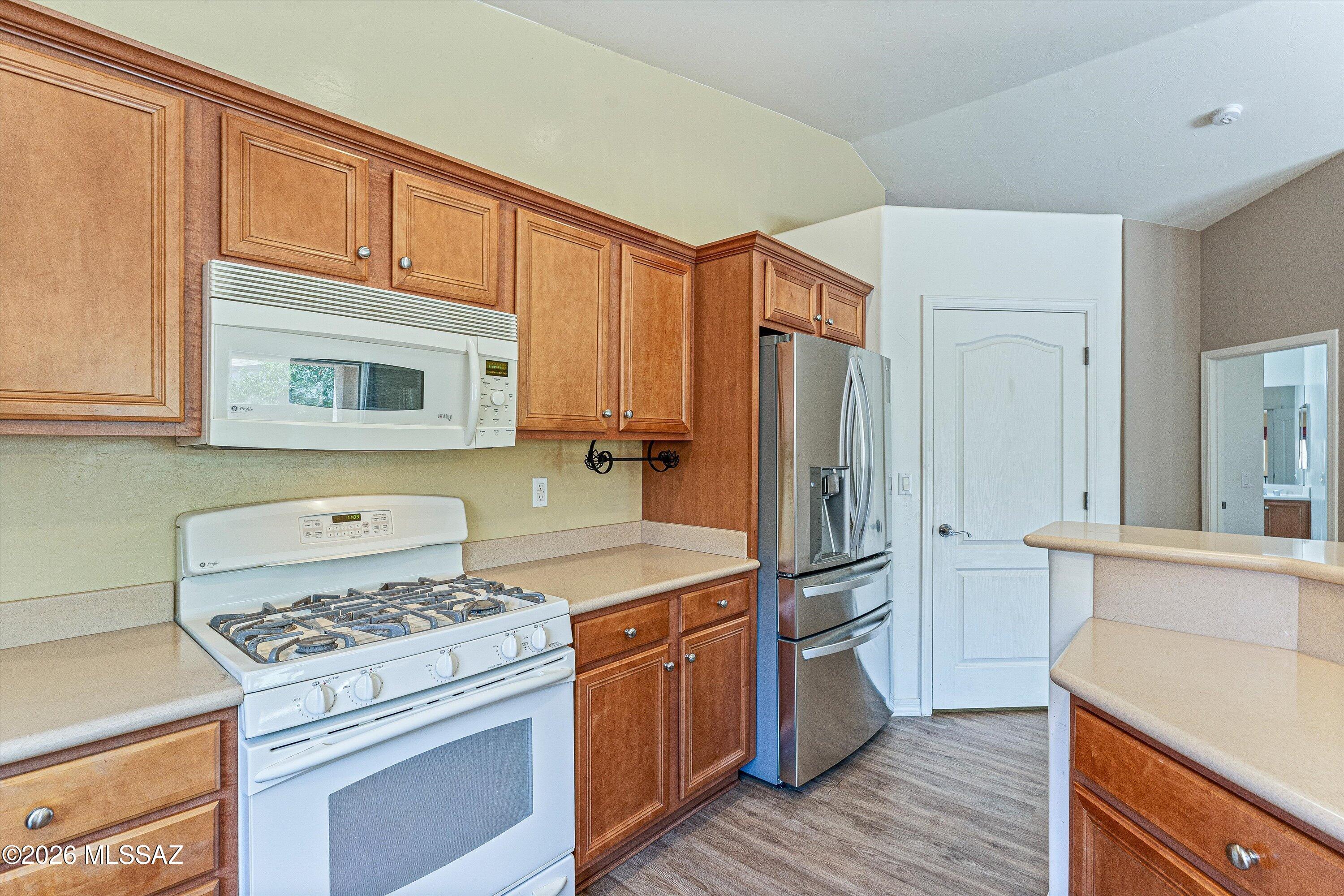 513 South Stone Bench Road Vail, AZ 85641 - Photo 16 of 39 Kitchen with updated appliances and bright workspace.