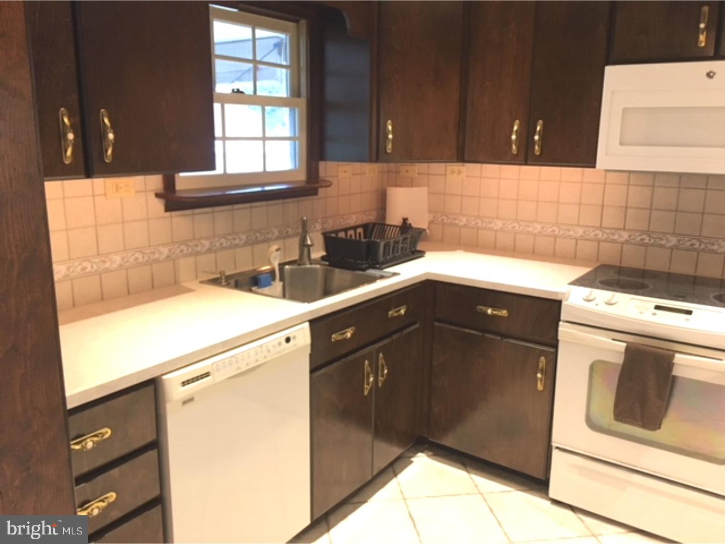 52 Crown Road Levittown, PA 19057 - Photo 7 of 25 Kitchen