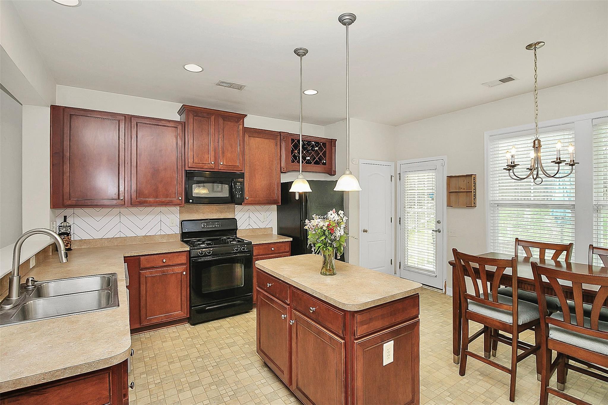 11016 Greenhead View Road Charlotte, NC 28262 - Photo 7 of 38 Gallery Image 7