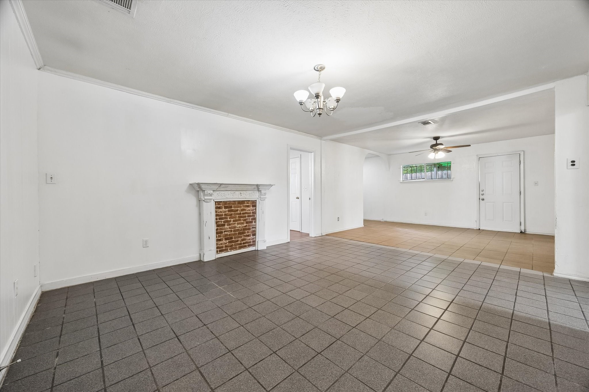 7119 Long Point Road Houston, TX 77055 - Photo 5 of 21