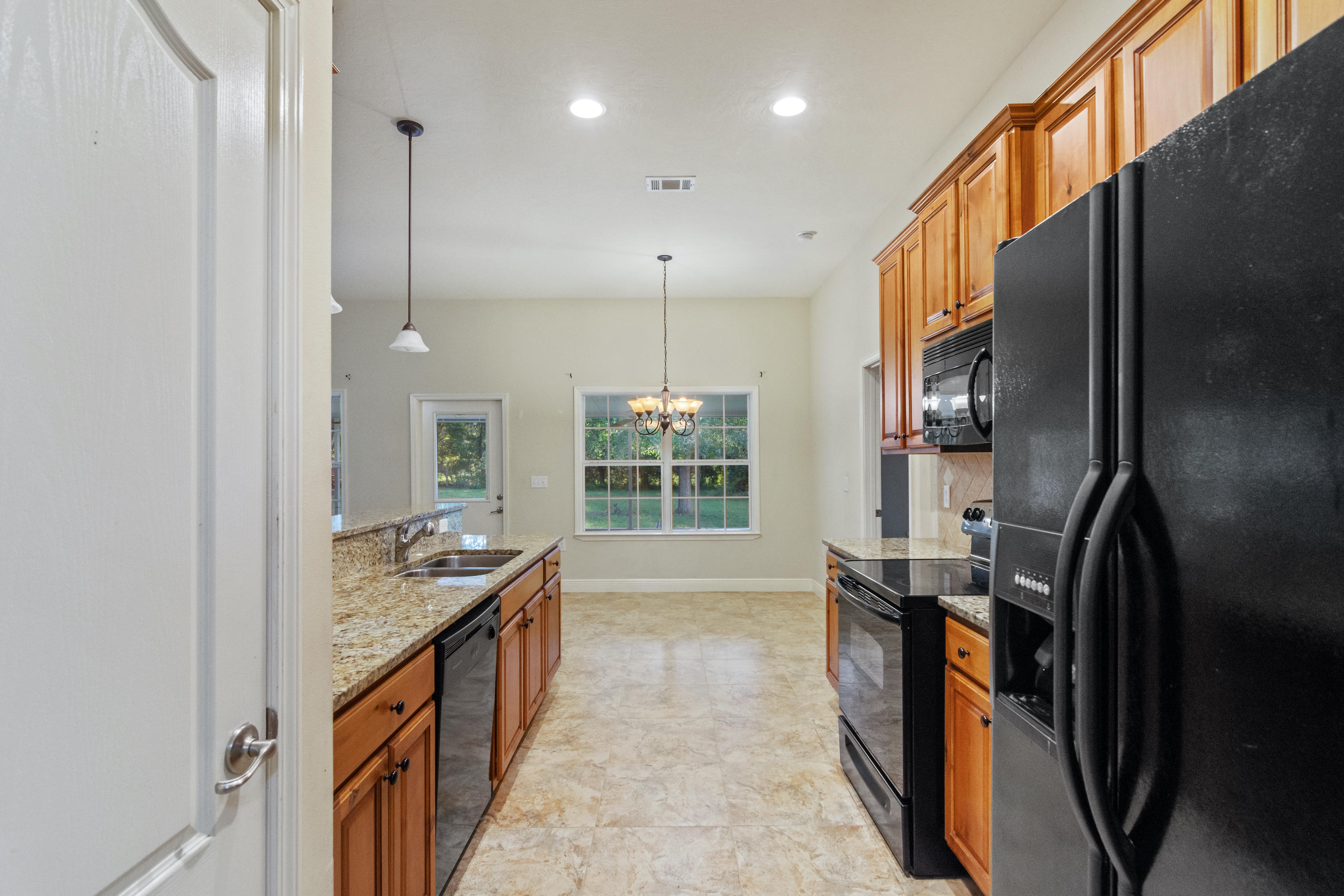 112 Pointer Lane Crestview, FL 32536 - Photo 11 of 28 kitchen