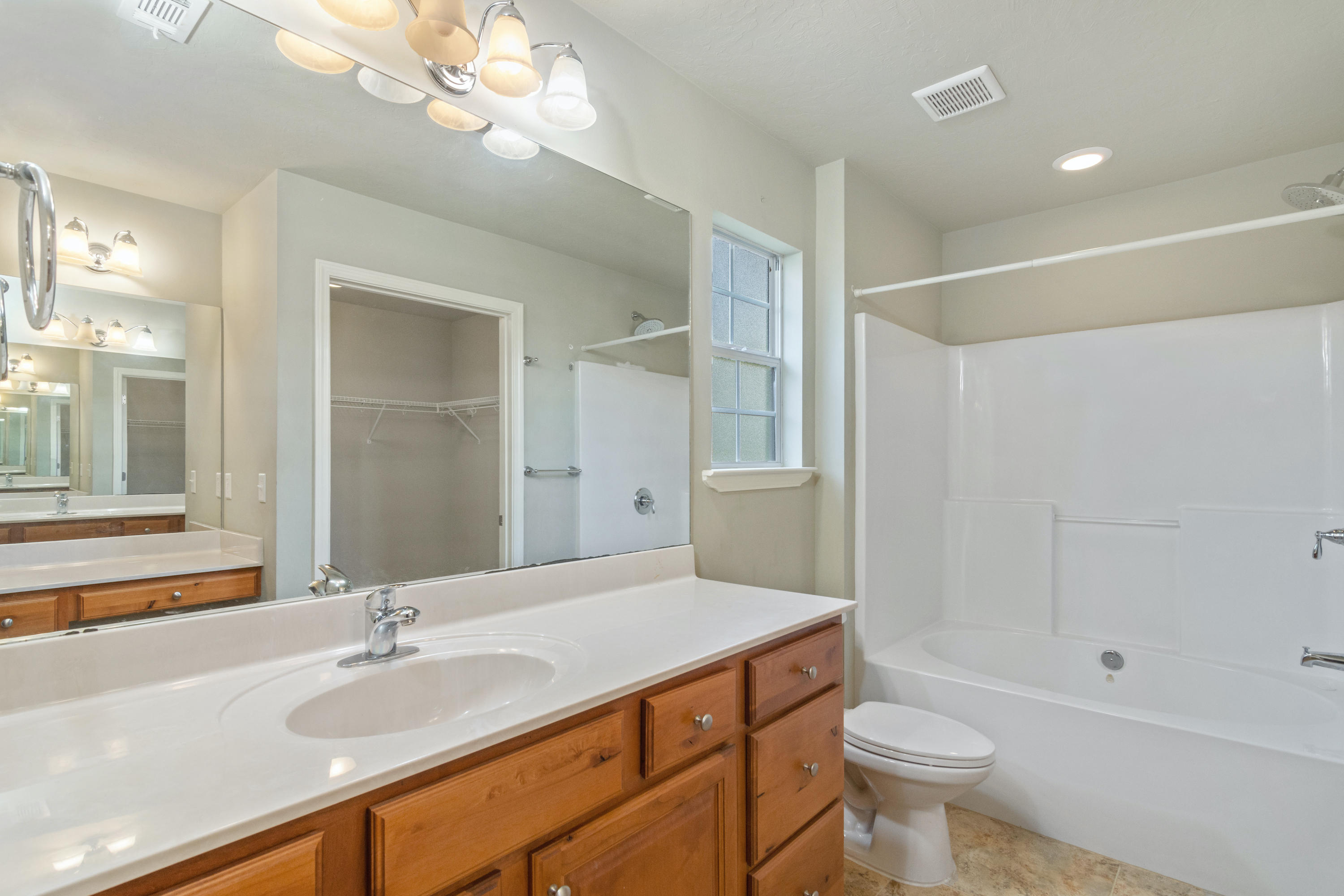 112 Pointer Lane Crestview, FL 32536 - Photo 14 of 28 master bath