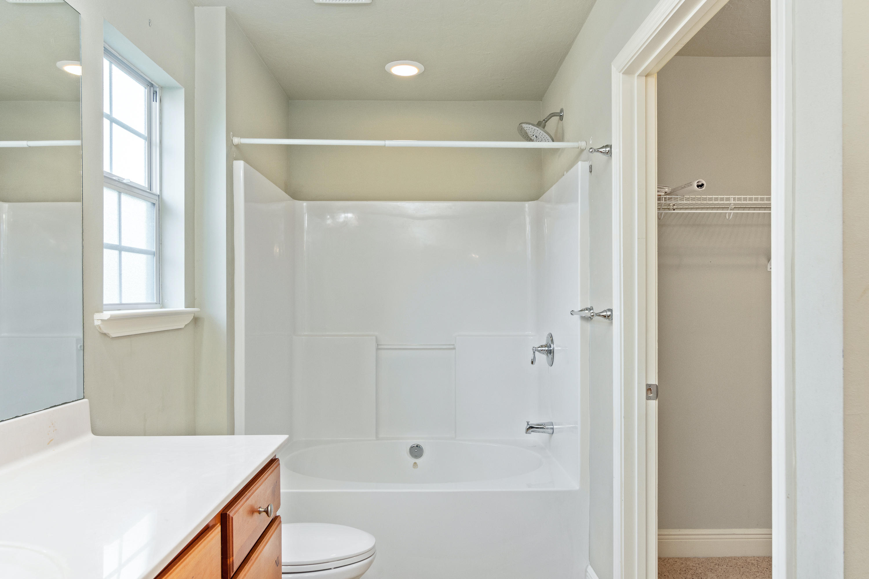 112 Pointer Lane Crestview, FL 32536 - Photo 15 of 28 master bath