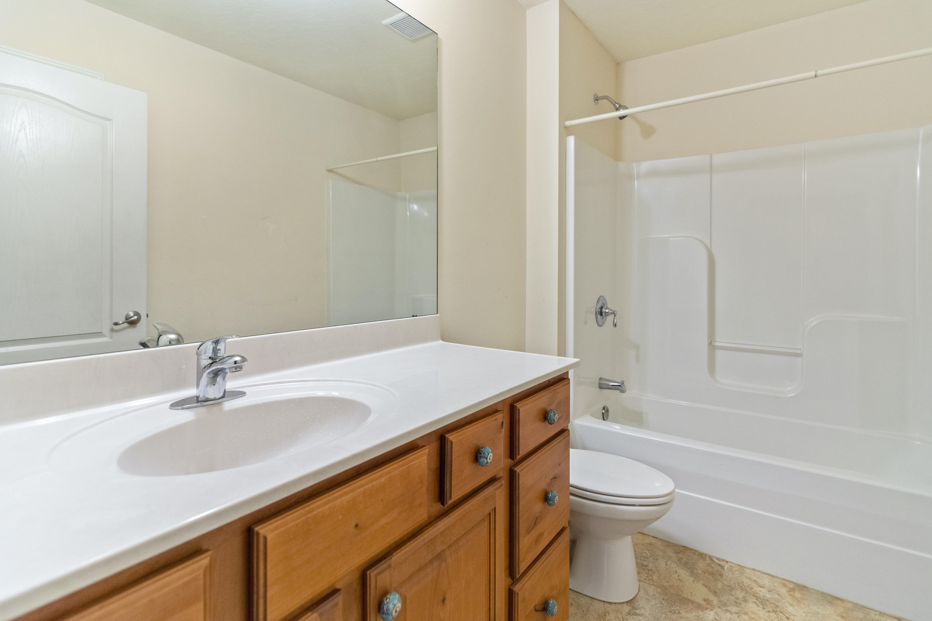 112 Pointer Lane Crestview, FL 32536 - Photo 22 of 28 guest bath