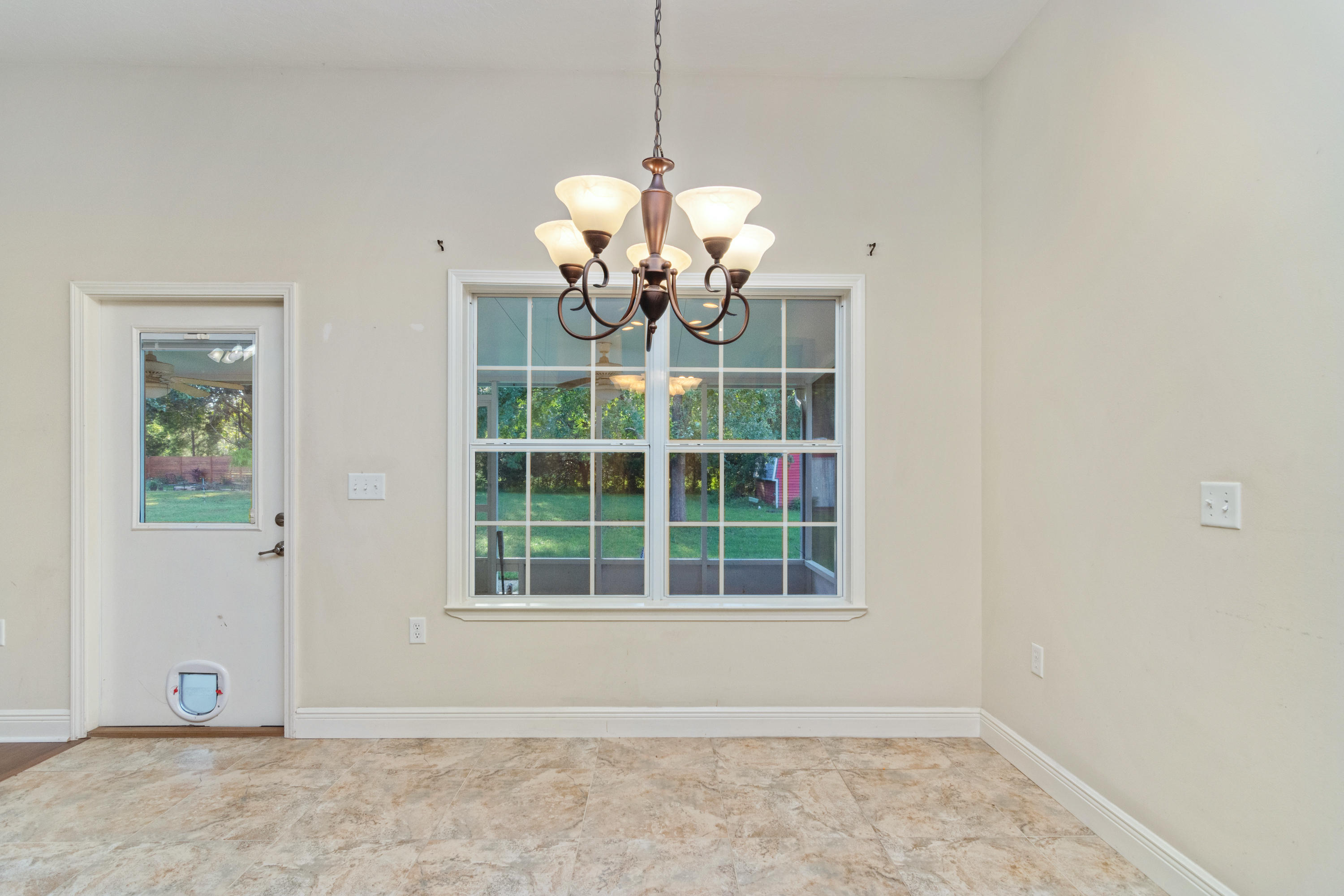 112 Pointer Lane Crestview, FL 32536 - Photo 7 of 28 dining area
