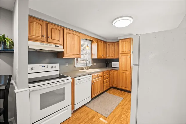 $399,999 | 52 Earl Street, West Warwick, RI 02893