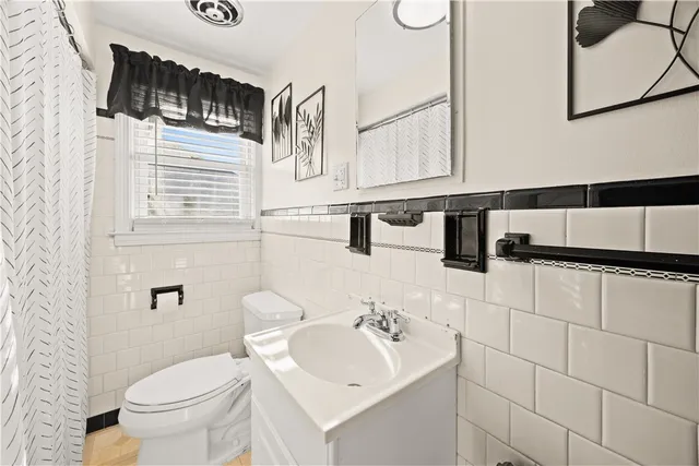 $399,999 | 52 Earl Street, West Warwick, RI 02893