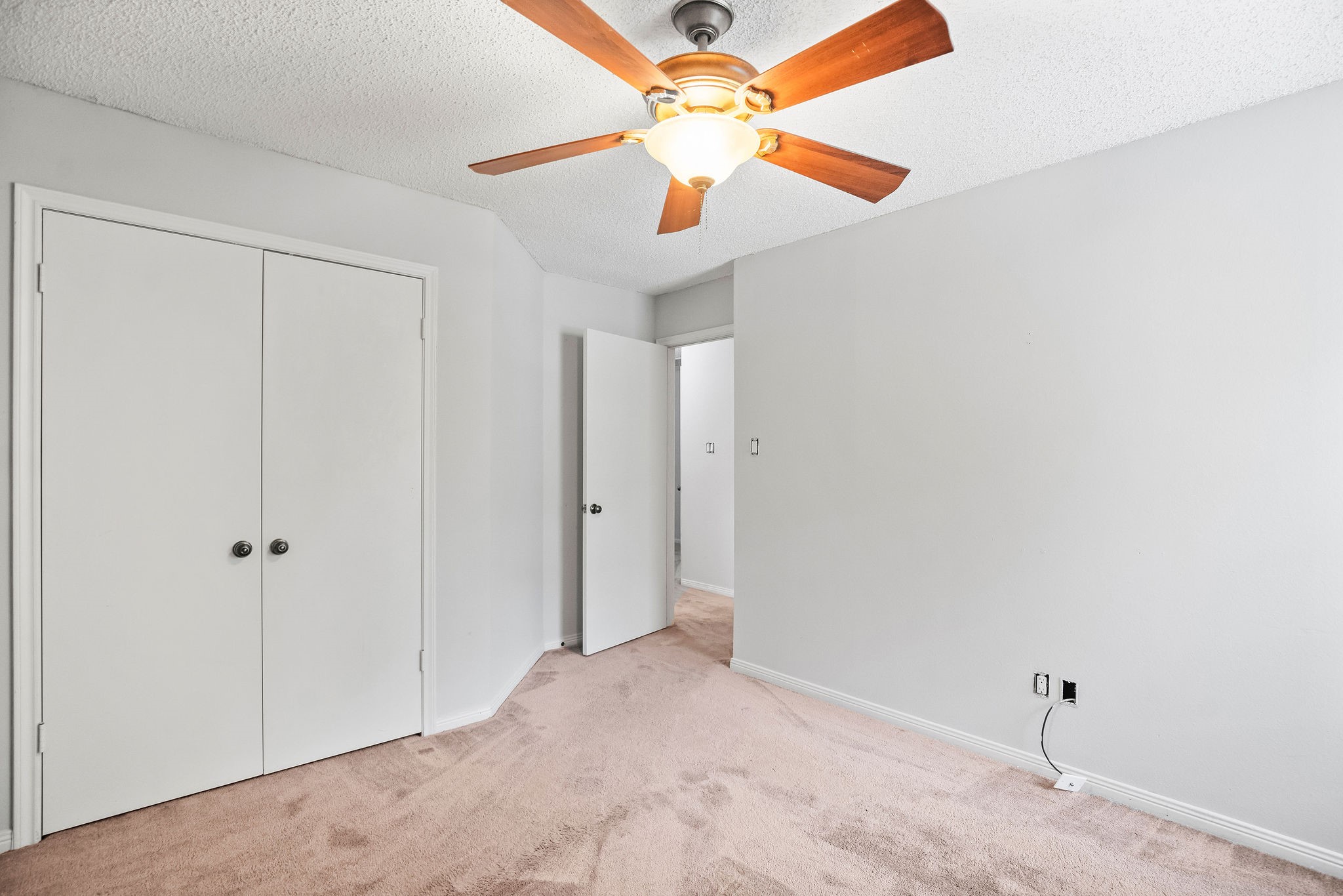 22 South Rain Forest Court Spring, TX 77380 - Photo 10 of 29 a view of a livingroom with a ceiling fan and a window