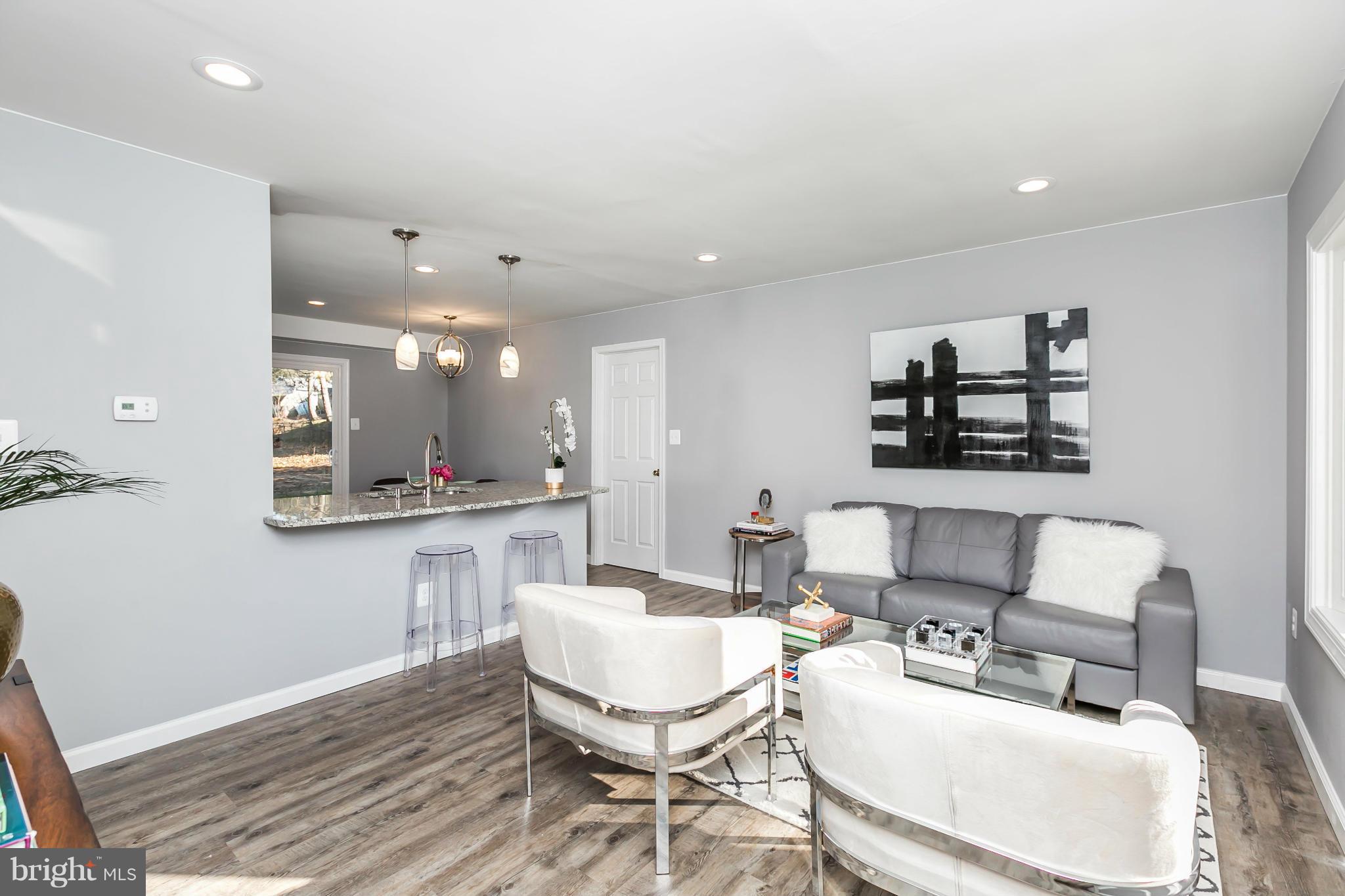324 Walgrove Road Reisterstown, MD 21136 - Photo 6 of 30 Living Room