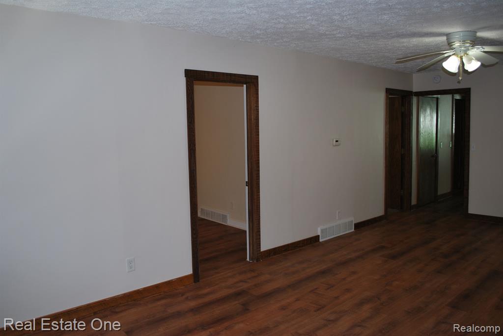 1586 Ridge Road Ypsilanti, MI 48198 - Photo 13 of 43 Gallery Image 13