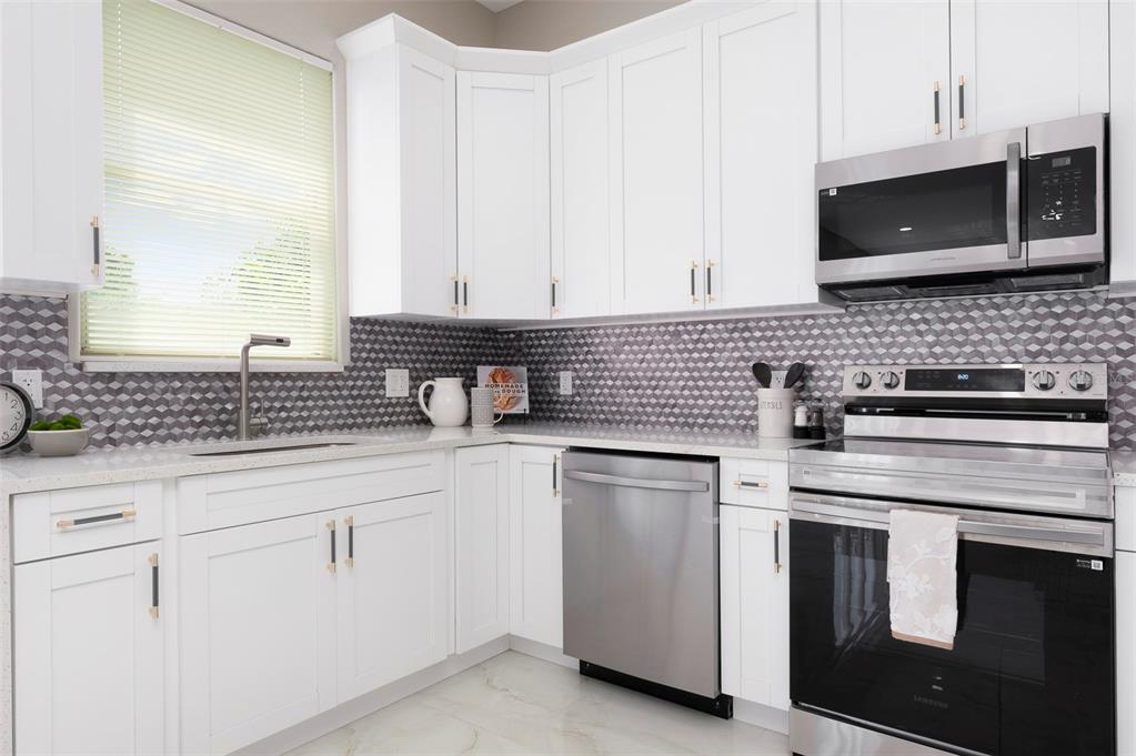 2306 Colusa Lane Valrico, FL 33596 - Photo 12 of 47